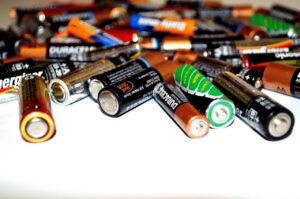 Nieuwe taak voor ECHA om batterijen veiliger te maken
